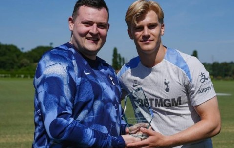 官方：赛季最佳！贝里瓦尔包揽热刺三项最佳大奖