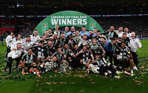 要相信光！联赛杯纽卡问鼎，70年冠军荒终成过往