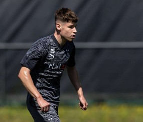 21岁德甲后防小将横空出世，新一代德国希望星，3大英超豪门疯抢