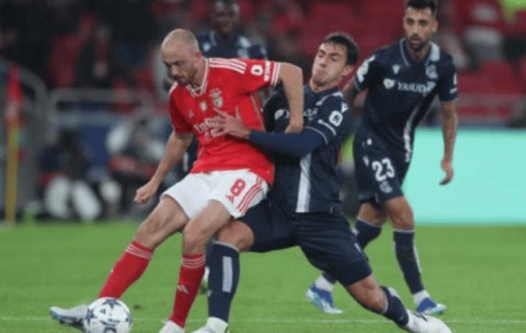 西甲劲旅虎口夺食+力压三冠王登顶，欧冠2冠王