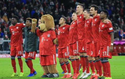 勒沃库森与拜仁慕尼黑：欧冠战场的德甲内战，胜负天平向哪方倾斜？