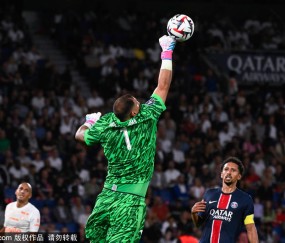 多纳鲁马加盟曼联：红魔防线重塑的关键一步