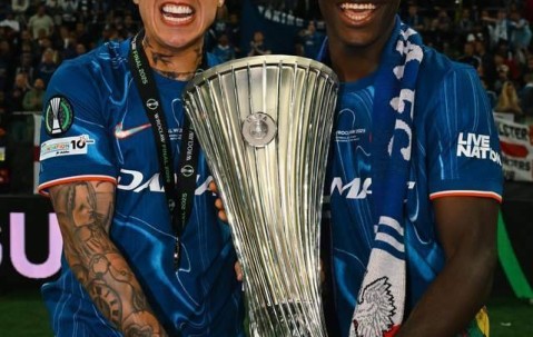 别急？蓝军闯入欧冠+夺取欧协联，主力后腰双人组走向顶级模式