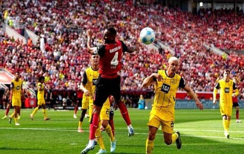 德甲又爆冷！勒沃库森2-4不敌多特蒙德，阿隆索告别战失利