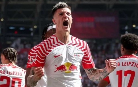 21岁神锋遭4大豪门疯抢！拜仁暗藏1致命优势，阿森纳曼联急了？