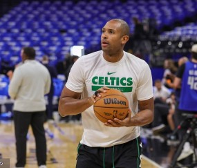 若霍福德加盟勇士 他将担任球队新赛季首发中锋