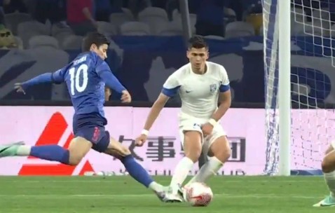 都在荷兰豪门效力过 申花特谢拉跟北京国安斯帕吉奇 旗鼓相当