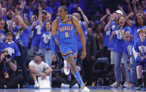 NBA官方：杰伦威穿印有不雅语言服装接受采访 罚款2.5万美元