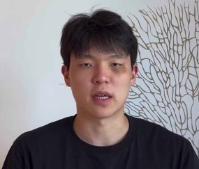 杨瀚森被打成熊猫眼？翻译:对抗小磕小碰无大碍