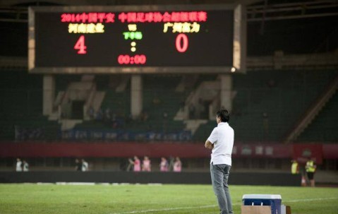 凯恩泪崩捧首冠，4分钟戴帽创纪录，汉堡6-1重返德甲