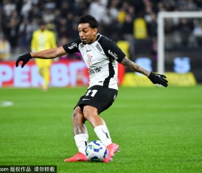 拒绝曼联后转投热刺？拜仁中场帕利尼亚的转会风暴