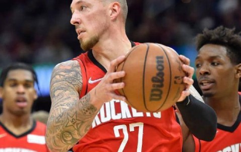 火箭队旧将中锋离开NBA，加盟法甲劲旅！曾是他替补的球员也成了过去