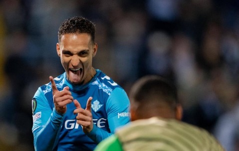 安东尼的未来迷局：贝蒂斯租不起他了，曼联是否愿意出售？