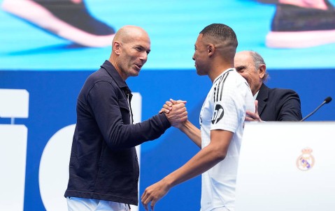 阿隆索宣布留任后，齐达内再次成为皇马主帅候选人！