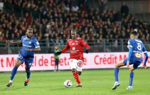 法甲：马赛VS布雷斯特