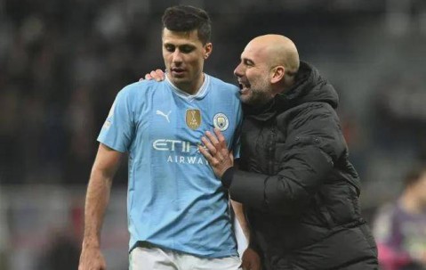 曼城0-2利物浦：瓜迪奥拉的困境！与蓝月亮的未来之路！