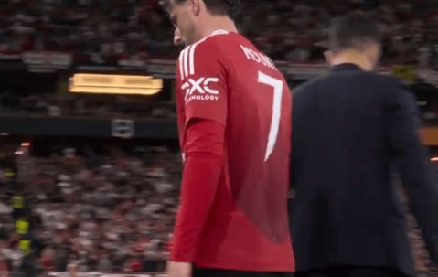 0-1后！曼联主帅不辞职：让2人首发成败笔，决赛整活痛失1亿欧